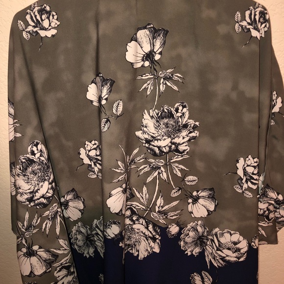 Flowers Kimono 🎎 - Picture 3 of 4